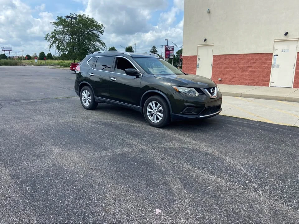 2016 Nissan Rogue - Image 4 of 11