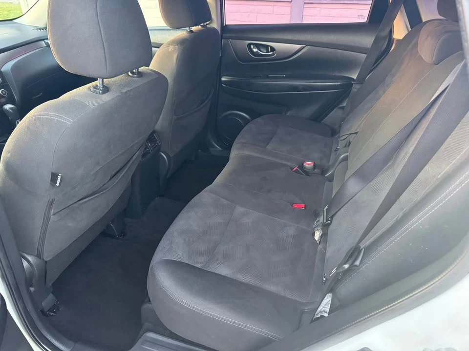 2016 Nissan Rogue - Image 9 of 12