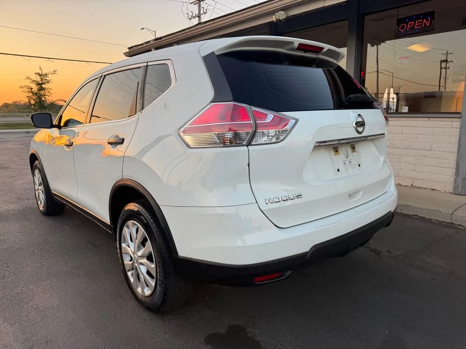 2016 Nissan Rogue - Image 4 of 12