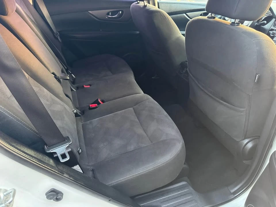 2016 Nissan Rogue - Image 11 of 12