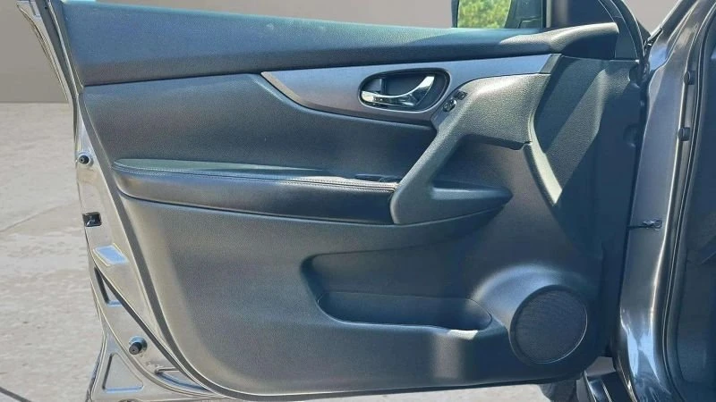 2016 Nissan Rogue - Image 9 of 20
