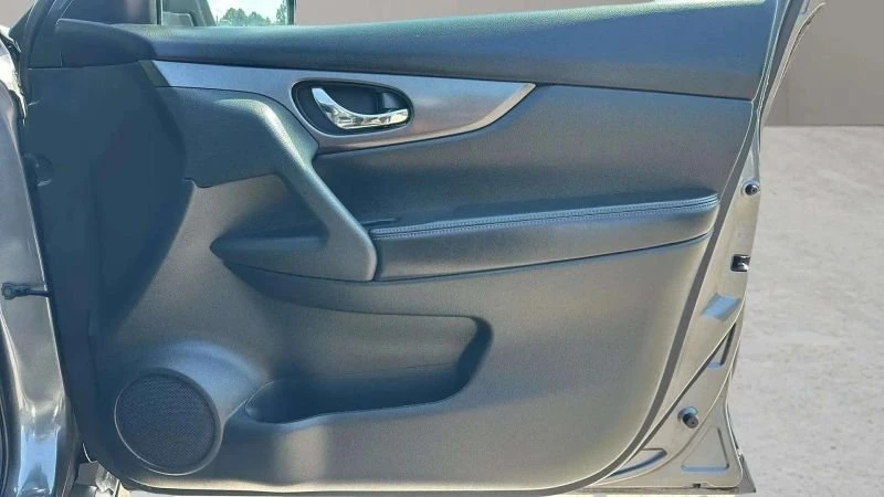 2016 Nissan Rogue - Image 16 of 20