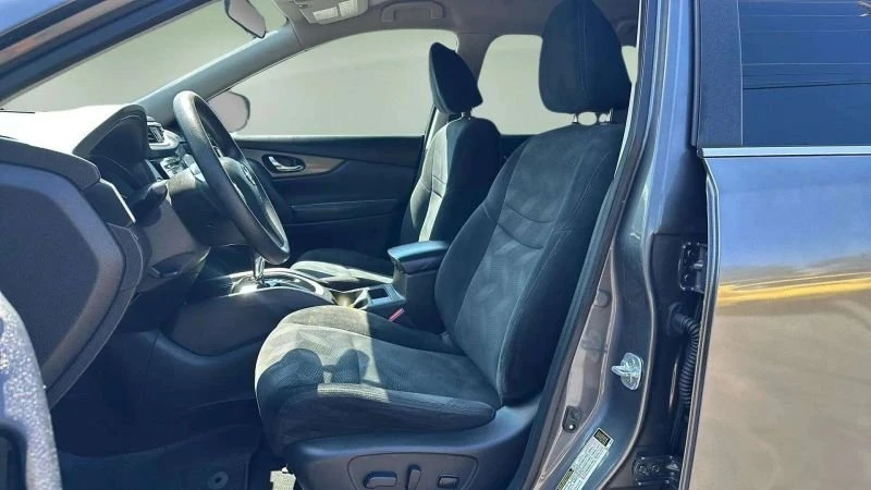2016 Nissan Rogue - Image 11 of 20