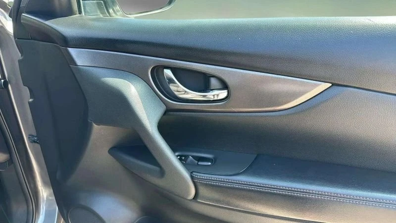2016 Nissan Rogue - Image 17 of 20