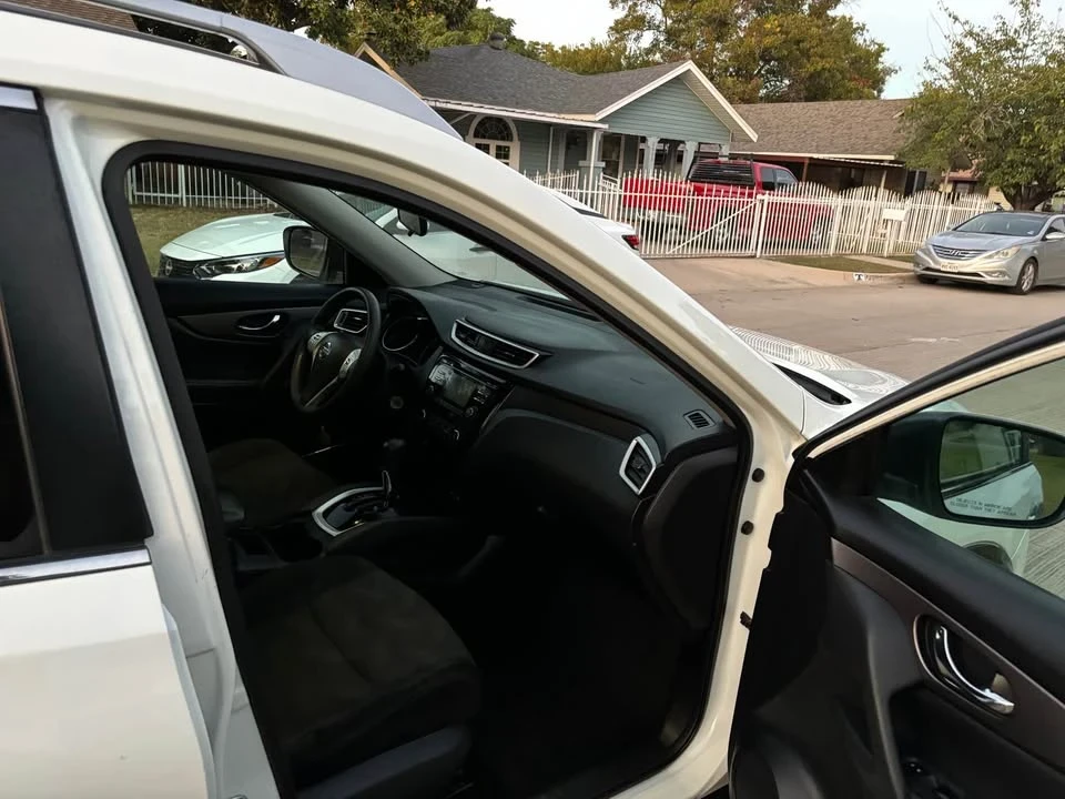 2016 Nissan Rogue - Image 11 of 12