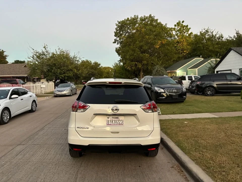 2016 Nissan Rogue - Image 4 of 12