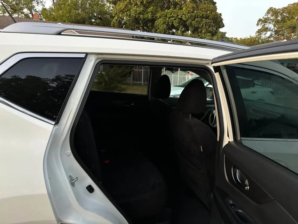 2016 Nissan Rogue - Image 8 of 12