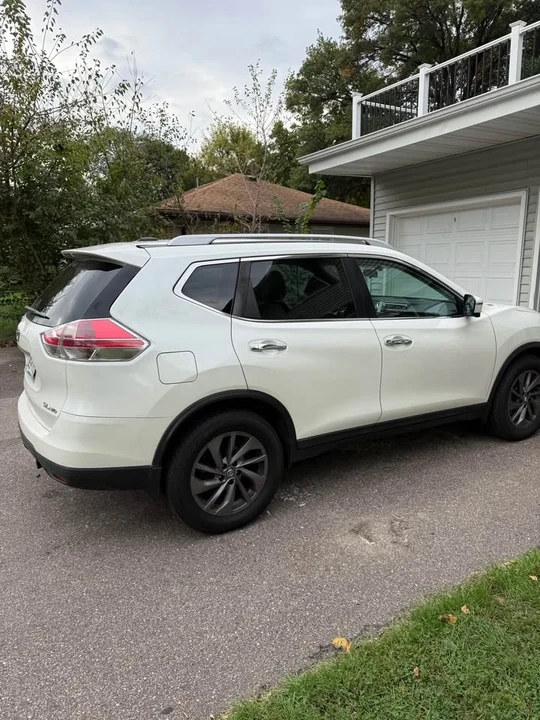 2016 Nissan Rogue - Image 3 of 3