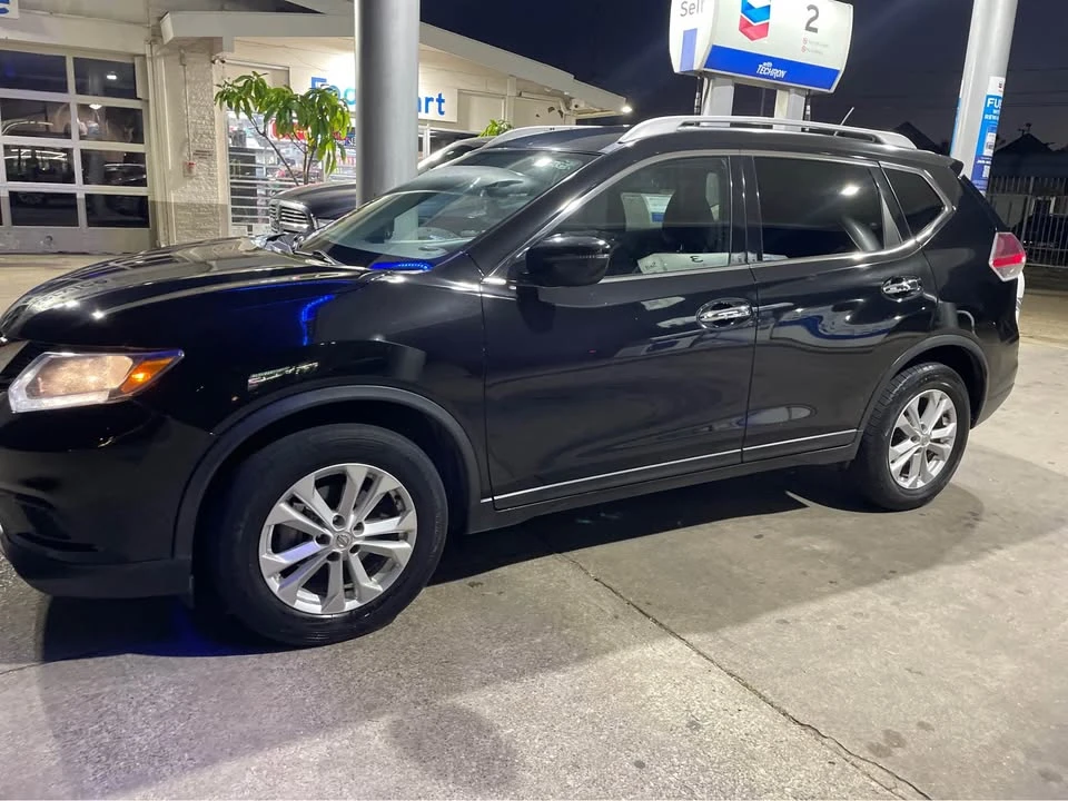 2016 Nissan Rogue - Image 2 of 9