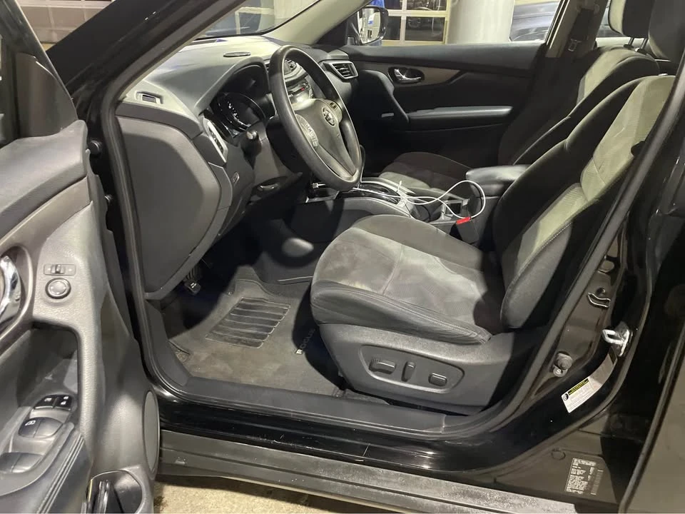 2016 Nissan Rogue - Image 5 of 9