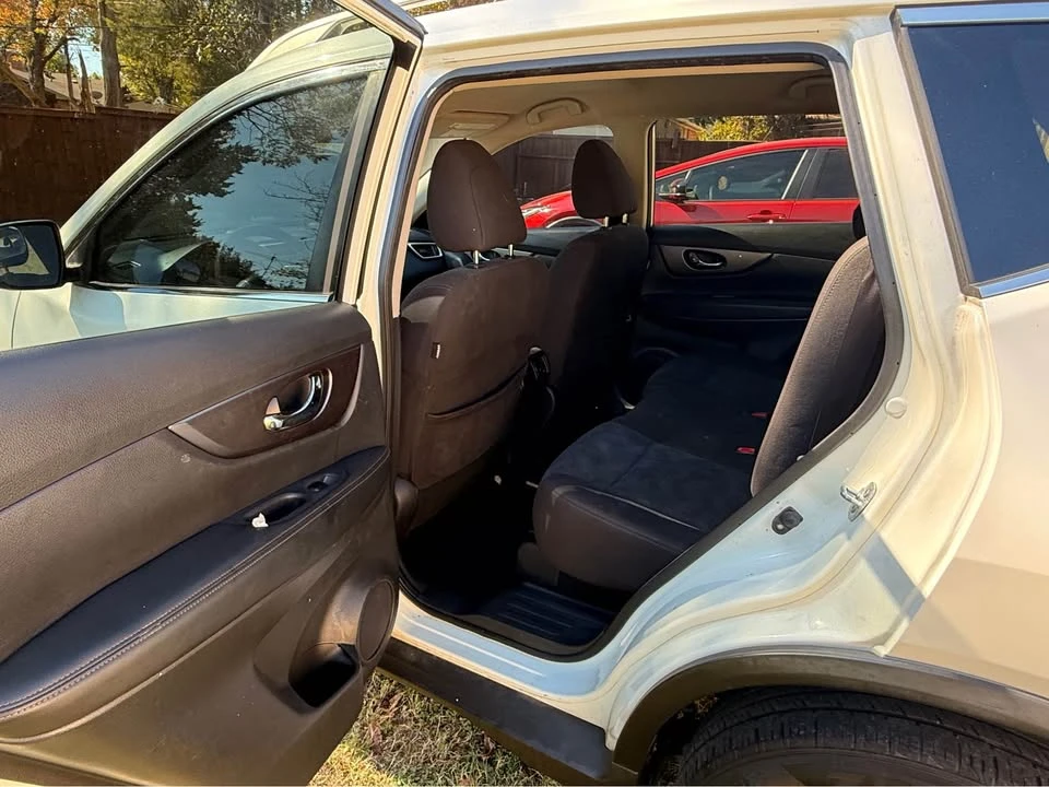2016 Nissan Rogue - Image 10 of 12