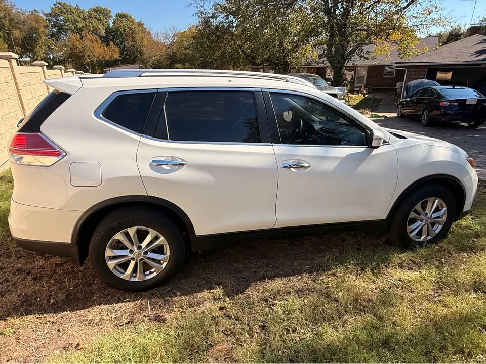 2016 Nissan Rogue - Image 6 of 12