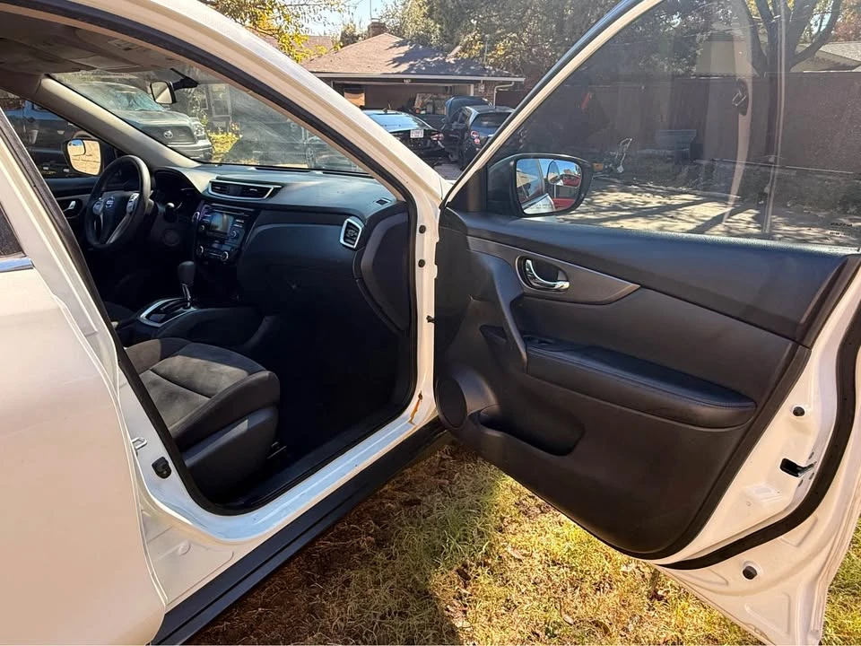 2016 Nissan Rogue - Image 8 of 12