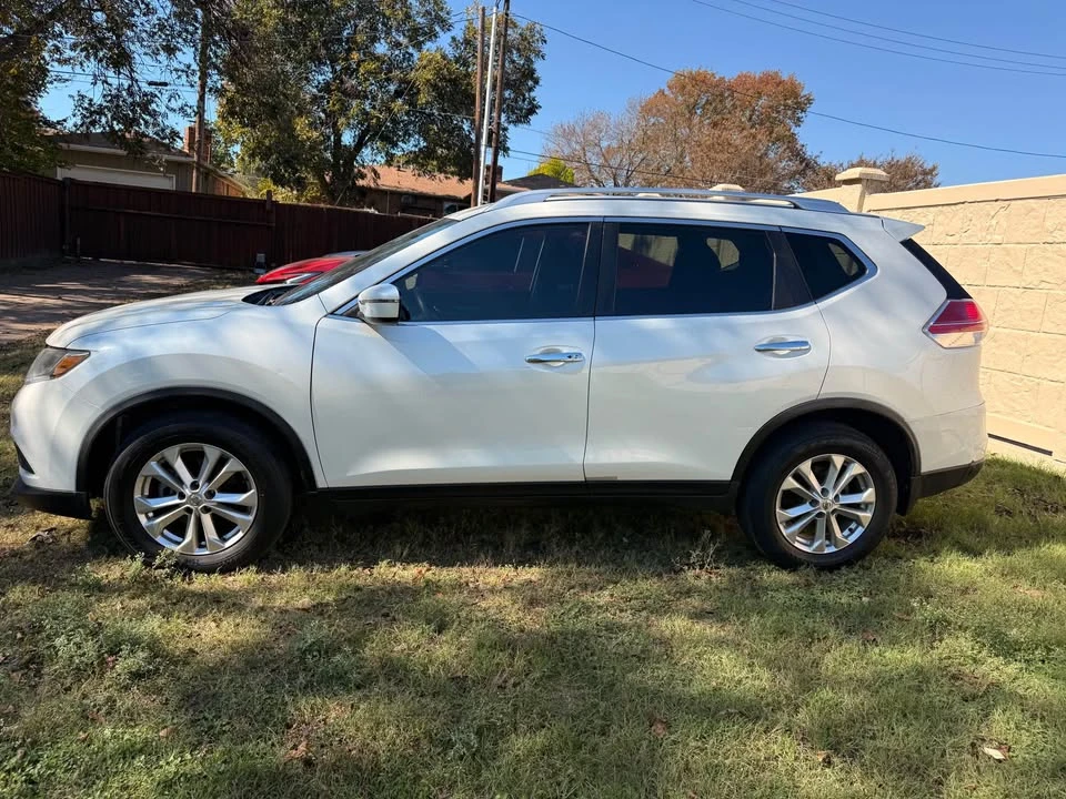 2016 Nissan Rogue - Image 2 of 12