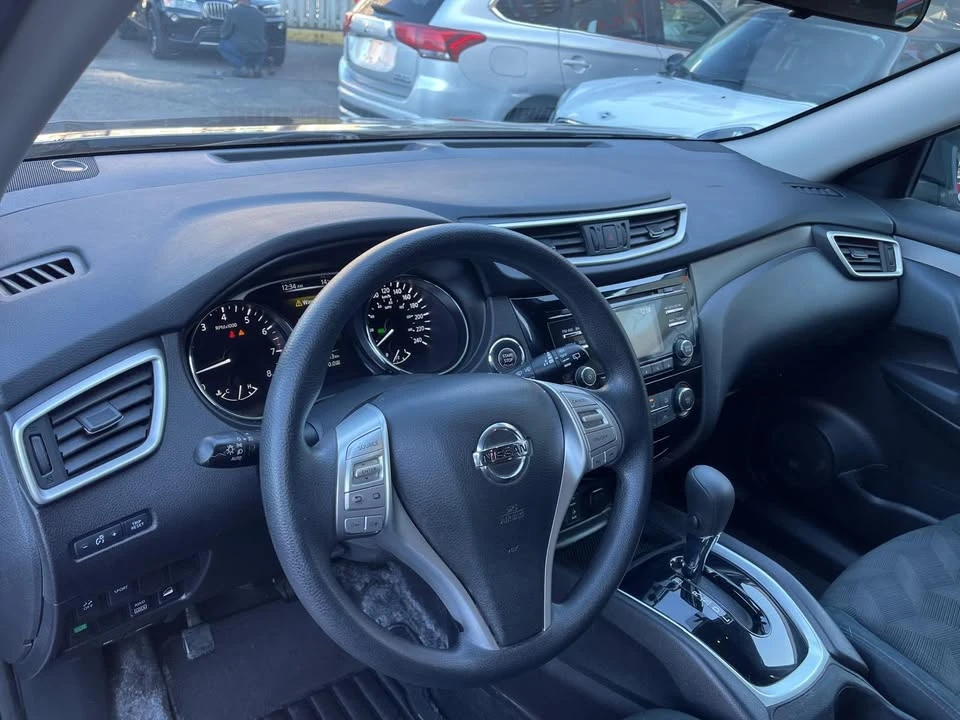 2016 Nissan Rogue - Image 11 of 13
