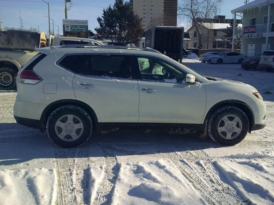 2016 Nissan Rogue - Image 9 of 18