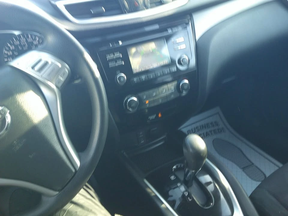 2016 Nissan Rogue - Image 16 of 18