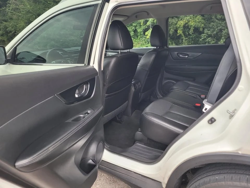 2016 Nissan Rogue - Image 11 of 20