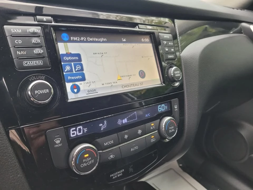 2016 Nissan Rogue - Image 15 of 20