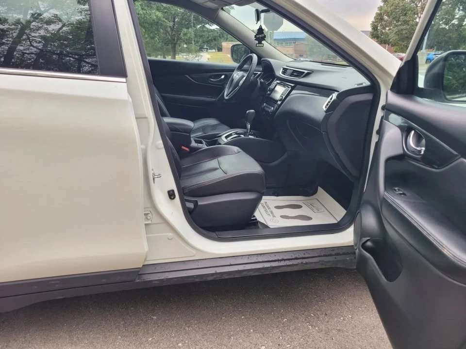2016 Nissan Rogue - Image 10 of 20