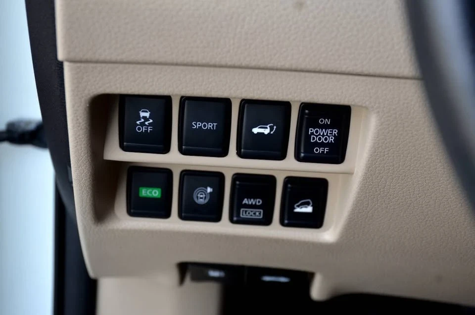 2016 Nissan Rogue - Image 16 of 20