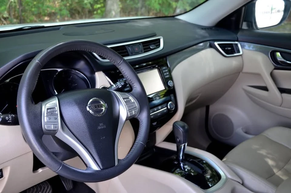 2016 Nissan Rogue - Image 15 of 20