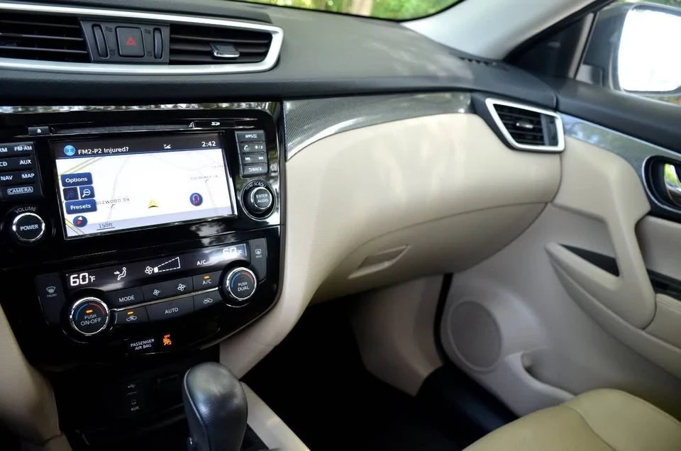 2016 Nissan Rogue - Image 18 of 20
