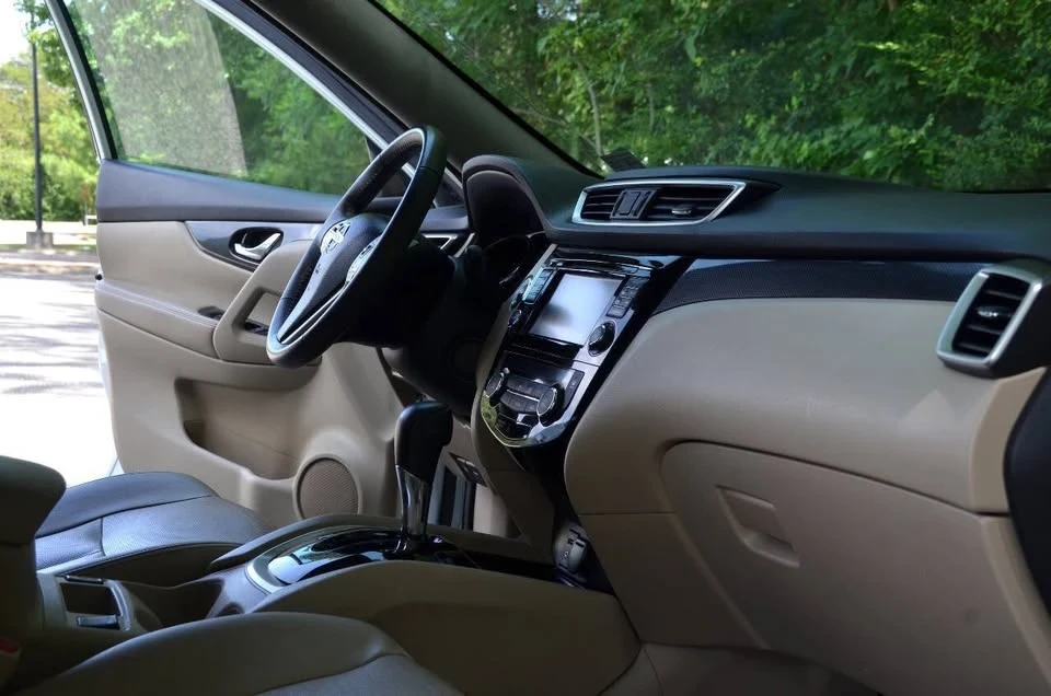 2016 Nissan Rogue - Image 11 of 20