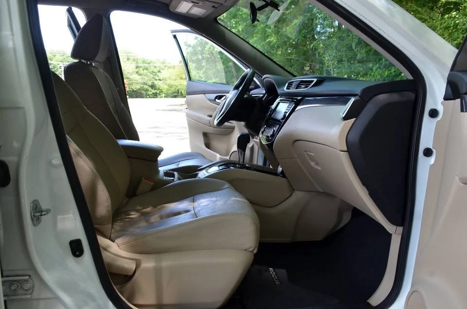 2016 Nissan Rogue - Image 10 of 20