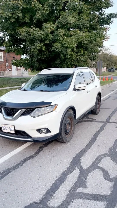 2016 Nissan Rogue - Image 3 of 10