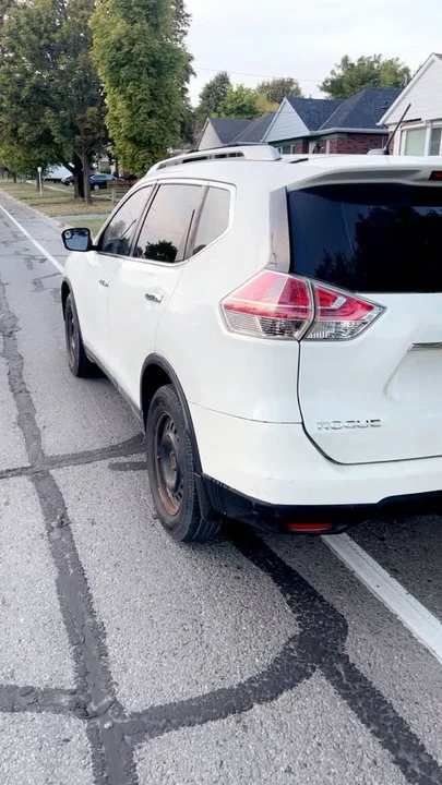 2016 Nissan Rogue - Image 10 of 10