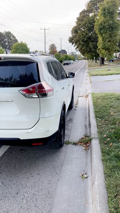 2016 Nissan Rogue - Image 9 of 10
