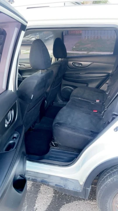 2016 Nissan Rogue - Image 6 of 10
