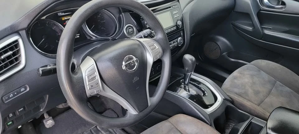 2016 Nissan Rogue - Image 9 of 14