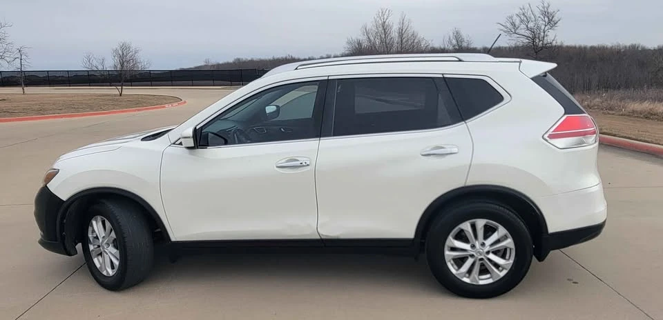 2016 Nissan Rogue - Image 2 of 14