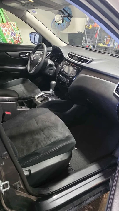 2016 Nissan Rogue - Image 9 of 13