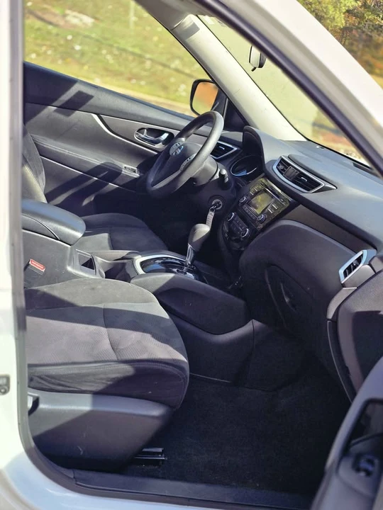 2016 Nissan Rogue - Image 13 of 17
