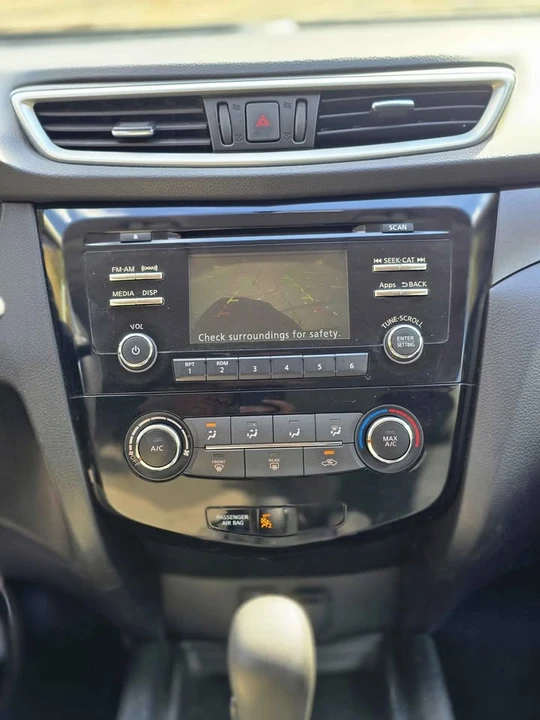 2016 Nissan Rogue - Image 12 of 17
