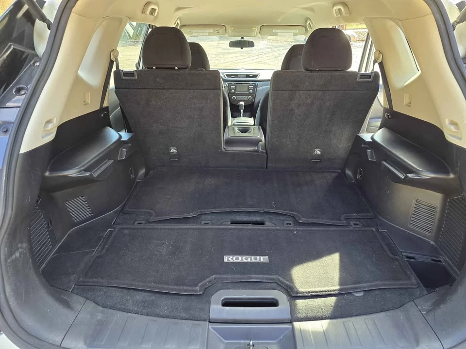 2016 Nissan Rogue - Image 16 of 17