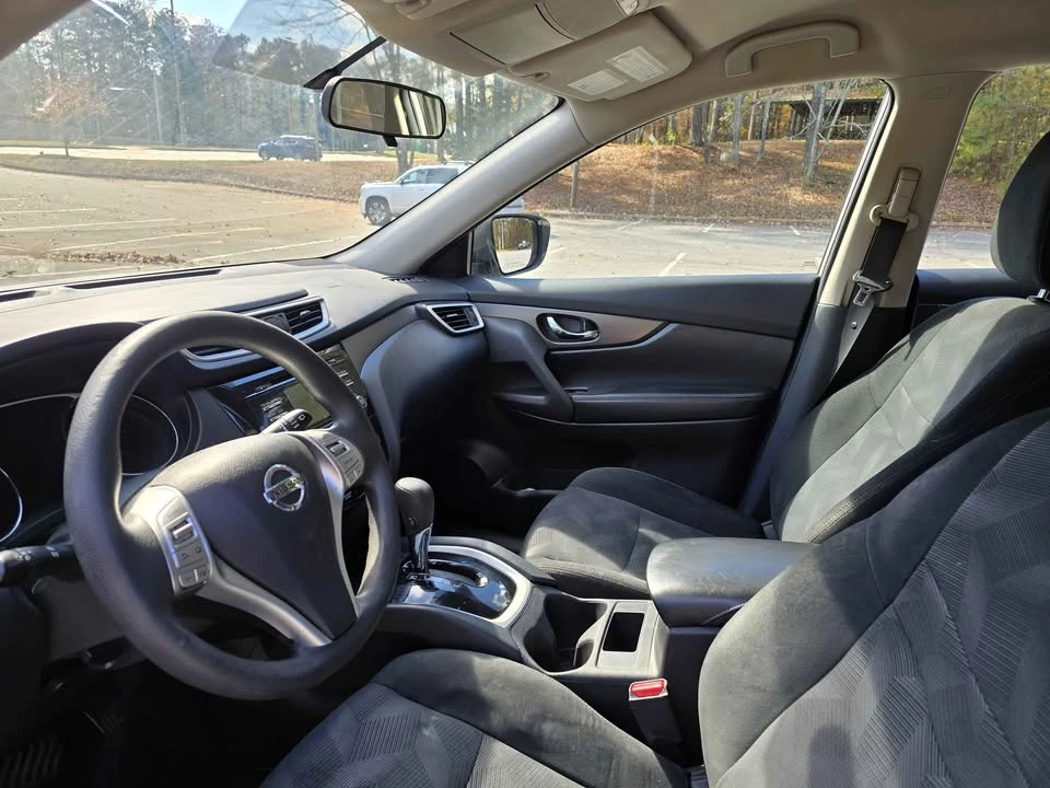 2016 Nissan Rogue - Image 10 of 17