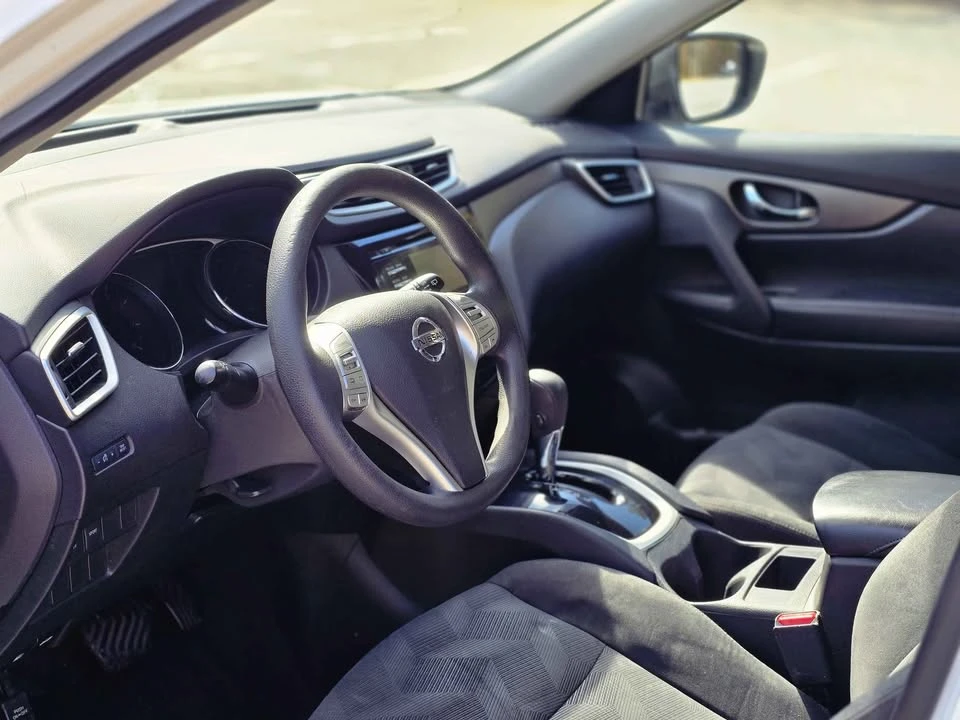 2016 Nissan Rogue - Image 8 of 17