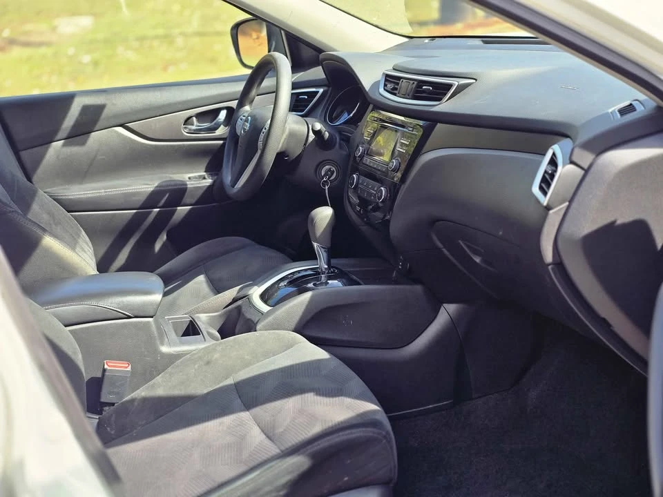 2016 Nissan Rogue - Image 14 of 17