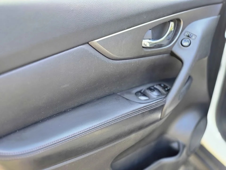2016 Nissan Rogue - Image 11 of 17