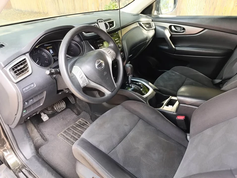 2016 Nissan Rogue - Image 4 of 5