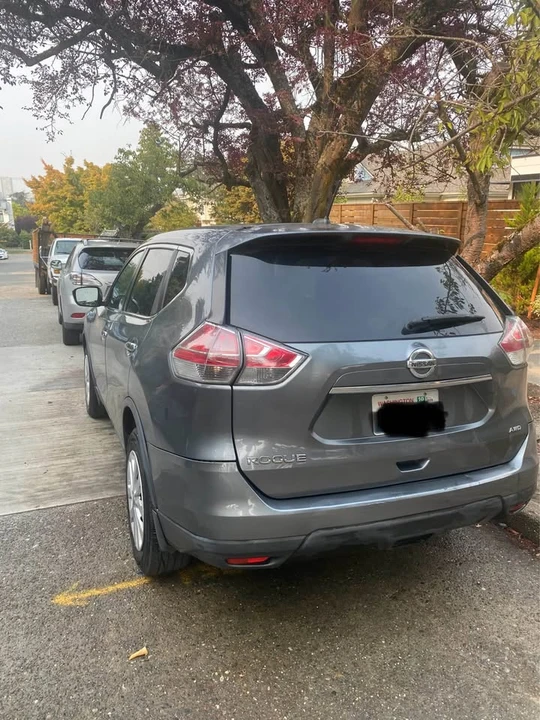 2016 Nissan Rogue - Image 2 of 11