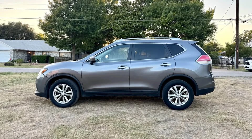 2016 Nissan Rogue - Image 2 of 13