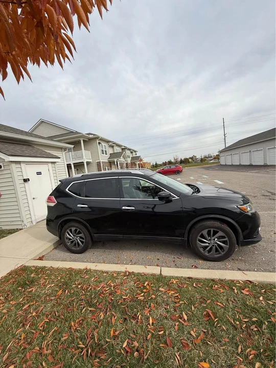 2016 Nissan Rogue - Image 2 of 20