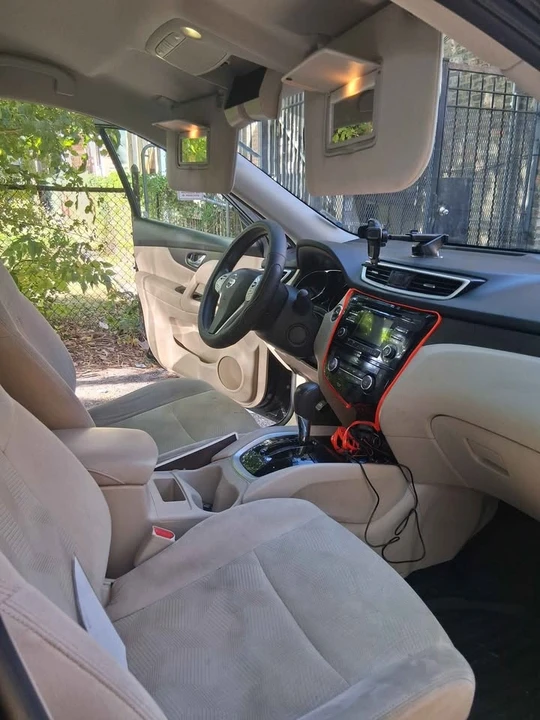 2016 Nissan Rogue - Image 11 of 17