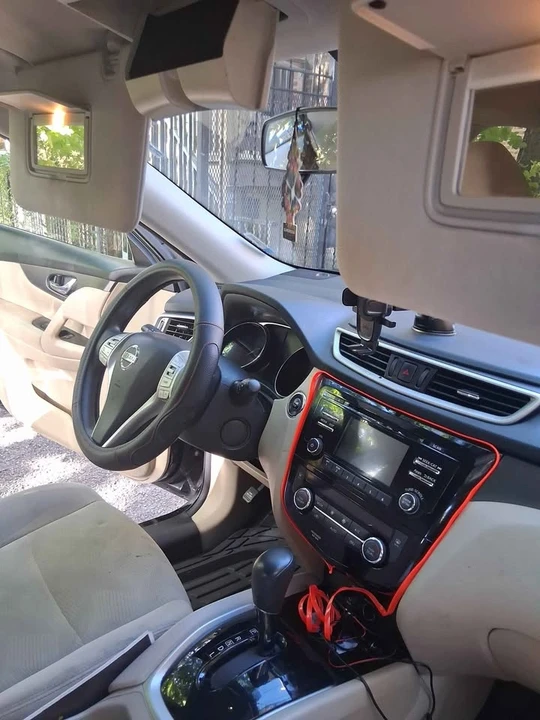 2016 Nissan Rogue - Image 10 of 17