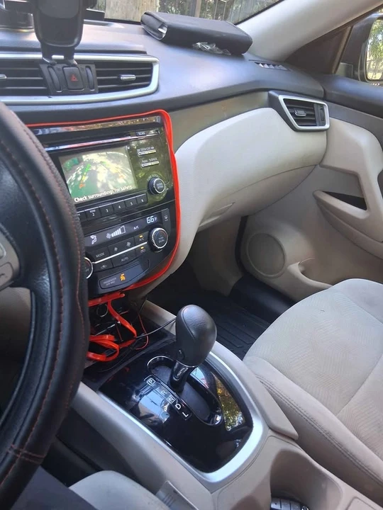 2016 Nissan Rogue - Image 9 of 17
